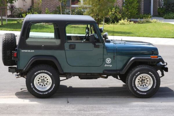 american-racing-ar62-outlaw-ii-machined-silver-with-clear-coat-powder-jeep-wrangler