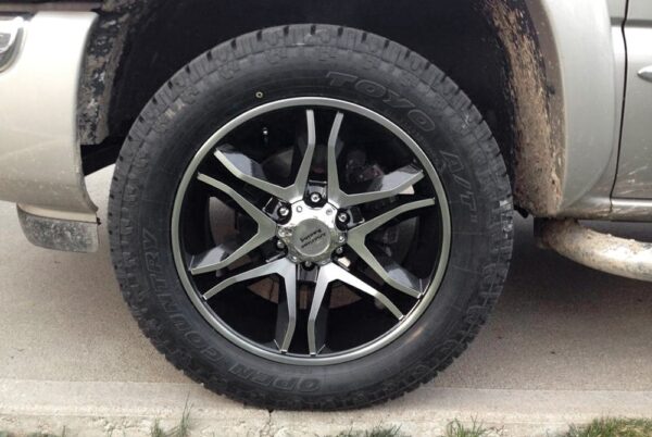 american-racing-ar893-mainline-gloss-black-with-machined-face-chevrolet-silverado-1500