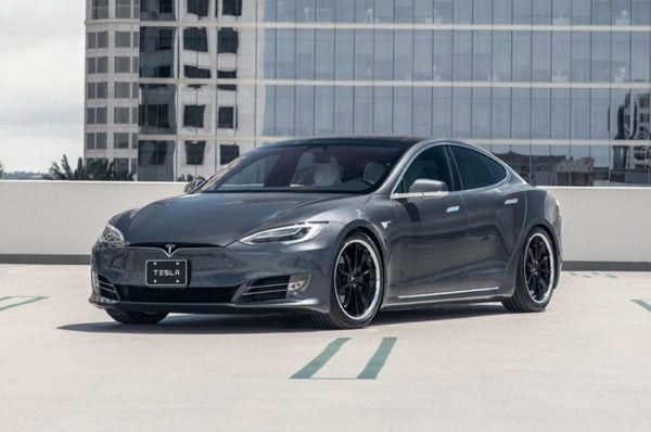 blaque-diamond-bd-23-gloss-black-ss-lip-tesla-model-s
