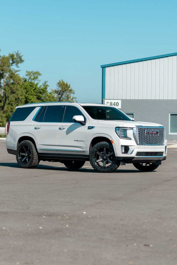 GMC-YUKON-DENALI-4PLAY-WHEELS-4P63-22X10-285_50_22-TIRES-NO-LIFT-22-scaled