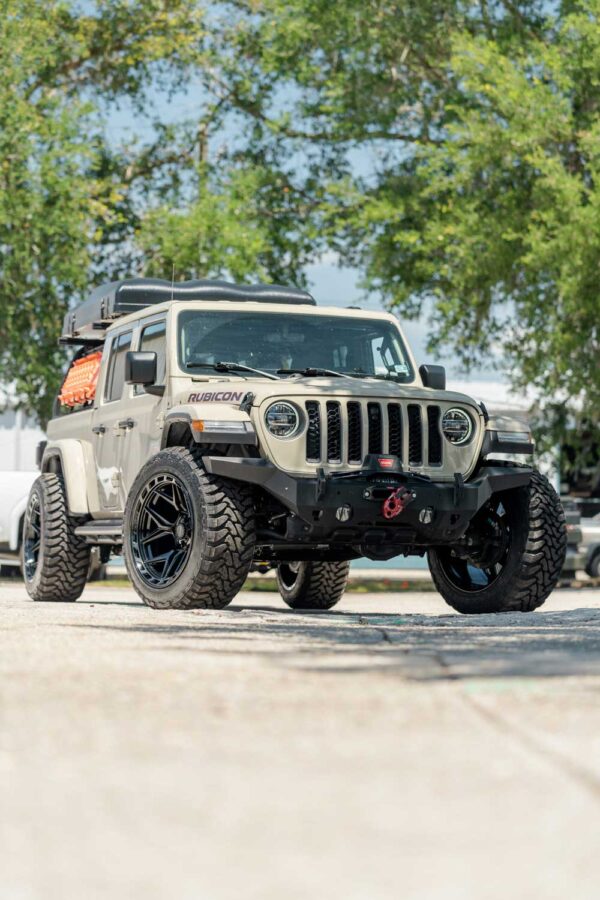 JEEP-GLADIATOR-RUBICON-4PLAY-WHEELS-4P55-22X12-35X12.5X22-TOYO-TIRES-STOCK-SUSPENSION-1-scaled