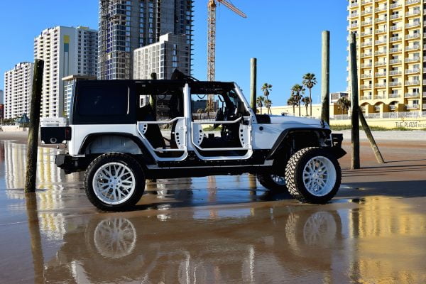 Jeep Wrangler Deep Lip – Axe Compression Forged Wheels AX1.3 White