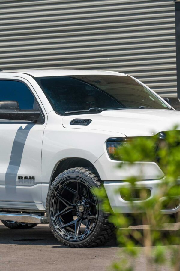 RAM-1500-4PLAY-WHEELS-4P55-22X12-33X12.5X24-STOCK-SUSPENSION-23-scaled